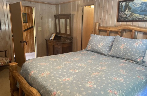 Salt Lake Mountain Resorts Cabin | Silver Fork Lodge and Restaurant