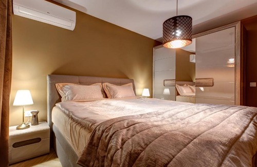 Oborishte Apartment | Silver & Gold Apartment