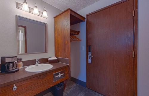Kellogg Hotel | Silver Inn