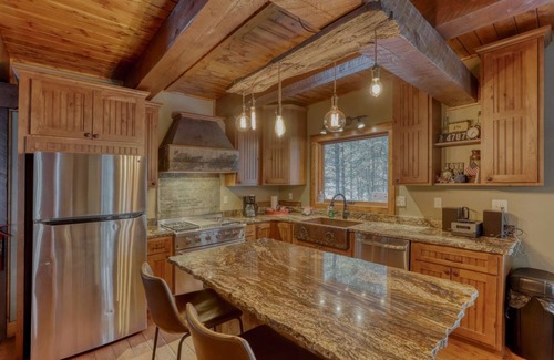 Deadwood Cabin | Silver King Lodge- private, hot tub and creek in your backyard!