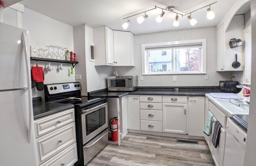 Lochmere House | Silver Lake Daydreamer