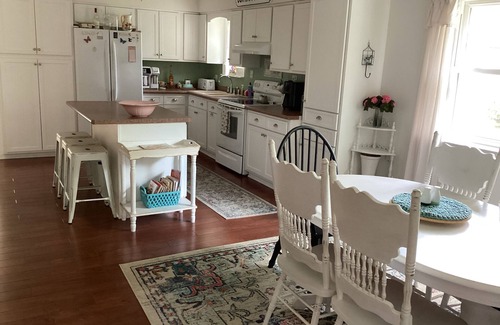 Silver Lake House | Silver Lake. Perfect Location! Very Nice. Comfy & Clean.