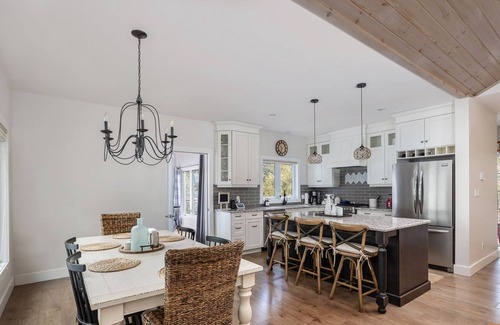 Seguin Cottage | Silver Linings modern well appoi