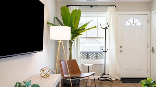 Asheville House | Silver Maple by AvantStay Modern Stylish Haven