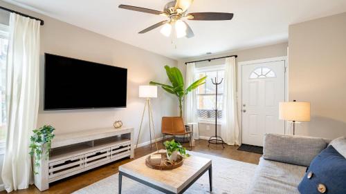 Asheville House | Silver Maple by AvantStay Modern Stylish Haven