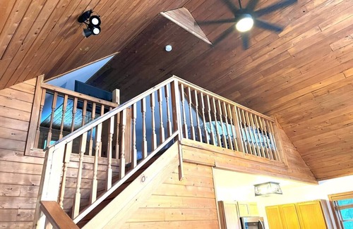 Pelkie Cabin | Silver Mountain Cabins #4 (King Bed, sleeps 9)