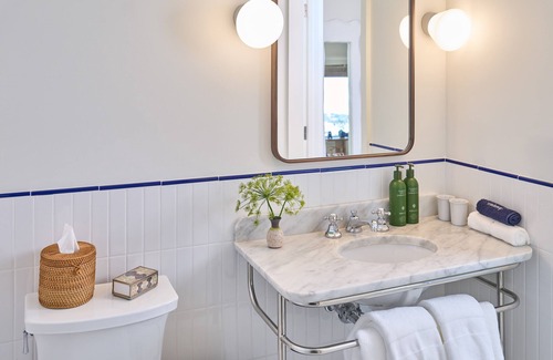 Greenport West Hotel | Silver Sands Motel & Beach Bungalows