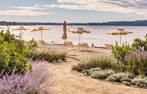 Greenport West Hotel | Silver Sands Motel & Beach Bungalows