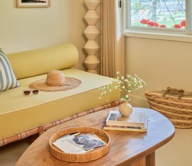 Greenport West Hotel | Silver Sands Motel & Beach Bungalows