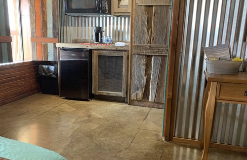 Cache Cabin | Silver Spur Cabin explore Wichita Mountains near Cache Medicine Park Wild West