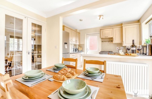 Ashby-de-la-Zouch House | Silver Stag Properties, 3 BR w/Parking and Garden