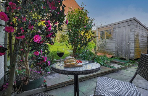 Ashby-de-la-Zouch House | Silver Stag Properties, 3 BR Home w/Garden