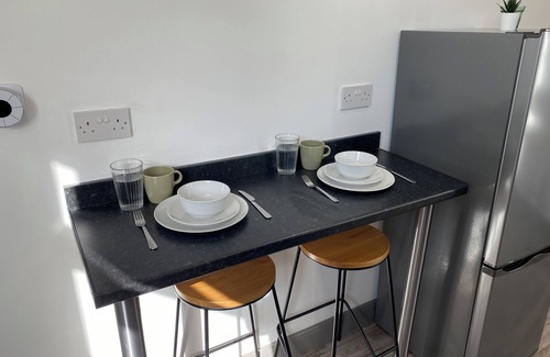 Church Gresley House | Silver Stag Properties, Ensuite Bedrooms w/Kitchen