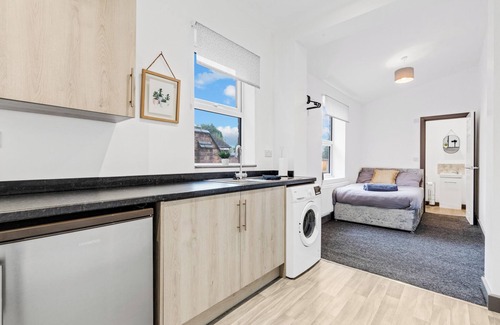 Church Gresley House | Silver Stag Properties, Ensuite 5 BR House