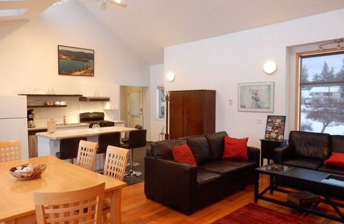 Vernon House | Silver Star Road Suites - Detached Two Bedroom Suite