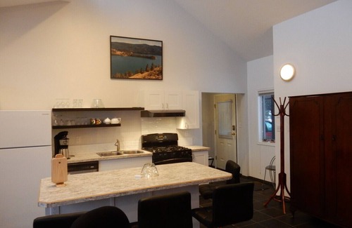 Vernon House | Silver Star Road Suites - Detached Two Bedroom Suite