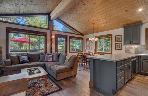 Talmont House | Silver Tip at Tahoe Park w/HOA amenities - Pet Friendly, Hot Tub, Near Skiing!