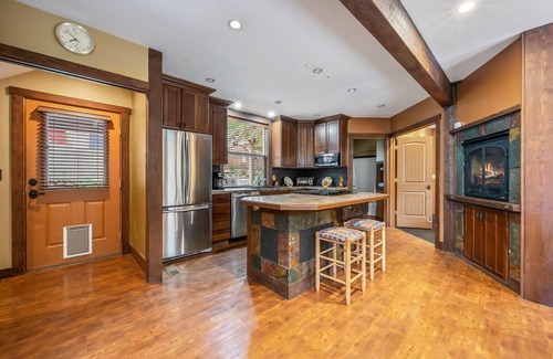 Wardner House | Silver Valley Ski & Bike Retreat. Kellogg Getaway