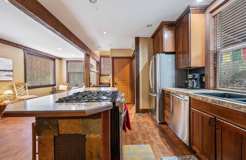 Wardner House | Silver Valley Ski & Bike Retreat. Kellogg Getaway