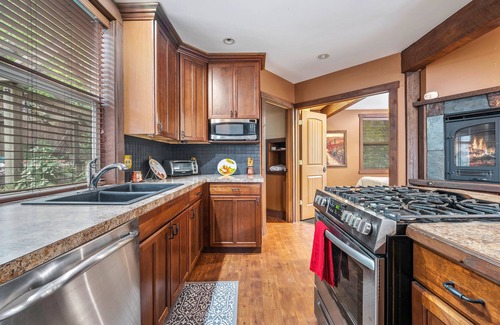 Wardner House | Silver Valley Ski & Bike Retreat. Kellogg Getaway