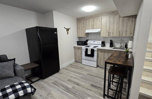 Silverado House | Silverado Cozy Basement Suite