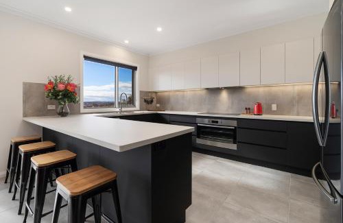 Calare House | Silverdown Luxury king rooms OR Apartment