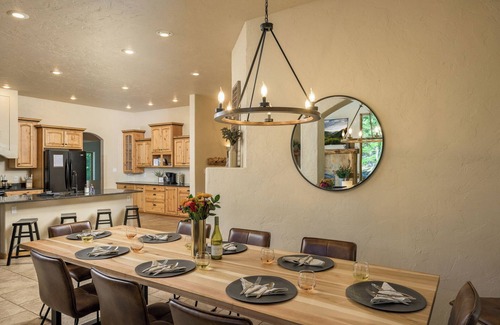 Valley of the Sun Ski Chalet | Silverheels Lodge🏔Luxury Mountain Chalet🍃25 Acres🌲Double Garage🚙Hot Tub♨️