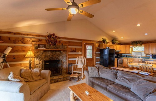 Zionville Cabin | Silverleaf - 30 Mile View, Hot Tub, Close to ASU