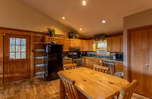 Zionville Cabin | Silverleaf - 30 Mile View, Hot Tub, Close to ASU