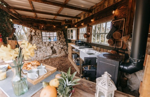 Newton Ferrers Cabin | Silverlock’s Hide - Off grid romantic hideaway with private wood fired hot tub