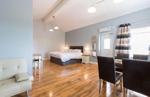 Chackmore Ski Chalet | Silverstone Golf Club And Hotel
