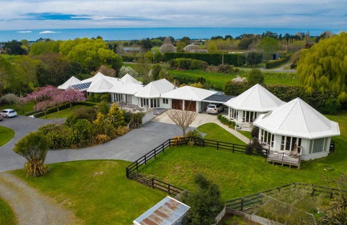 Kaiapoi House | Silverstream Alpaca Farmstay & Tour