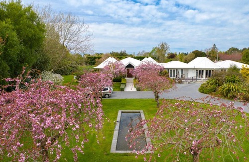 Kaiapoi House | Silverstream Alpaca Farmstay & Tour