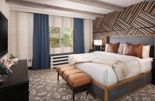 Enterprise Hotel | Silverton Hotel and Casino, Luxe Lodge Suite