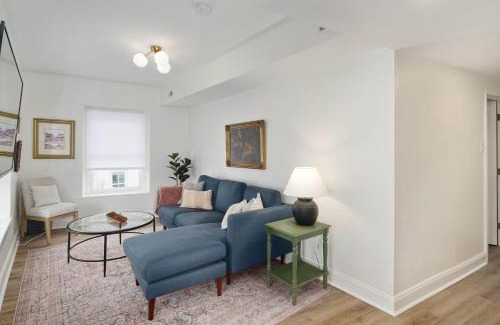 Roxborough-Manayunk Apartment | Silverwood Serenity - Balcony and City Views with Parking