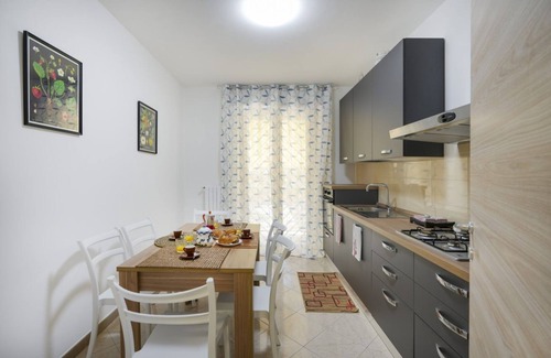 Municipio 3 Apartment | Silvia's Apartment with parking - 400m from sea