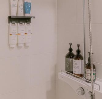 Yeosu Apartment | Sim On Chae - one room