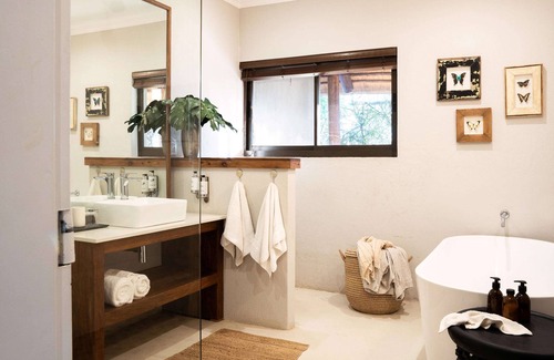 Thorny Bush Game Reserve Cabin | Simbavati Amani