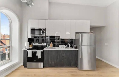 Peterborough Apartment | Simcoe Residence - Modern Comforts w/WIFI/Netflix