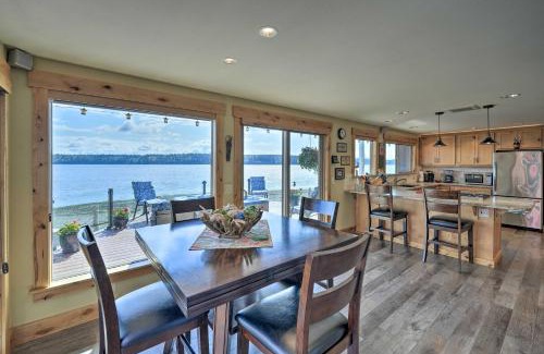 Anacortes House | Similk Bay Retreat with Deck, Fire Pit and Hot Tub!