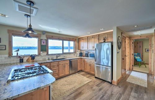 Anacortes House | Similk Bay Retreat with Deck, Fire Pit and Hot Tub!