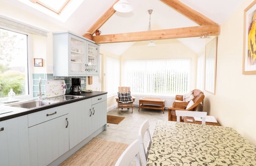 Sandyhills Cottage | SIMMER DIM, family friendly, with open fire in Southerness