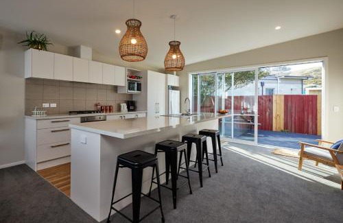 South Bay House | Simon's Place - Kaikoura Holiday Home