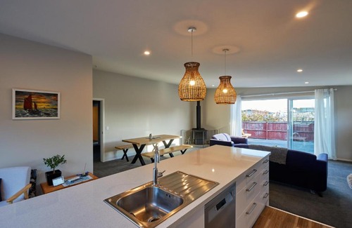 South Bay House | Simon's Place - Kaikoura Holiday Home