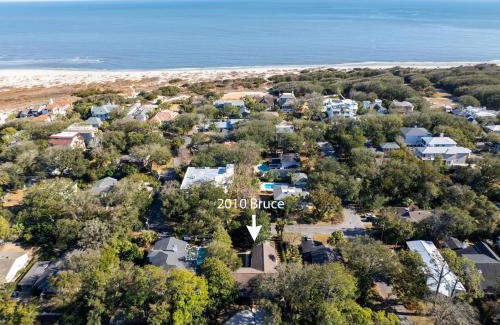 East Beach House | Simone Tranquilla - 2010 Bruce Drive