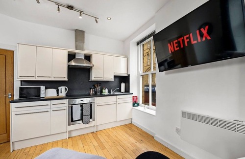 Dewsbury Apartment | Simple 2 Bed in Central Dewsbury - Sleep 5