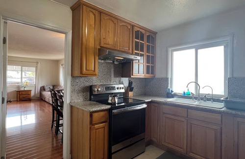 Castro Valley House | Simple 3B1B with Laundry, Parking and Yard - 3604