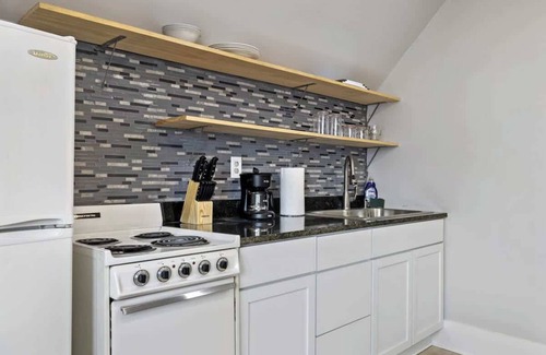 Pittsburgh Apartment | Simple and Clean One Bedroom Apt in Highland Park