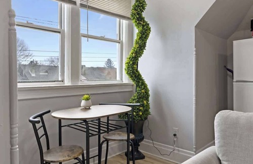 Pittsburgh Apartment | Simple and Clean One Bedroom Apt in Highland Park