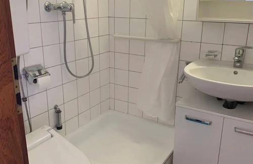 Griessen Apartment | Simple apartment with idyllic view of the Rhine - 20 minutes' walk to Schaffhausen